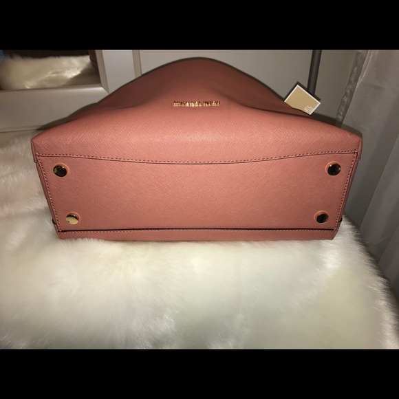 Brand new with tags Michael khors purse. - Picture 4 of 5